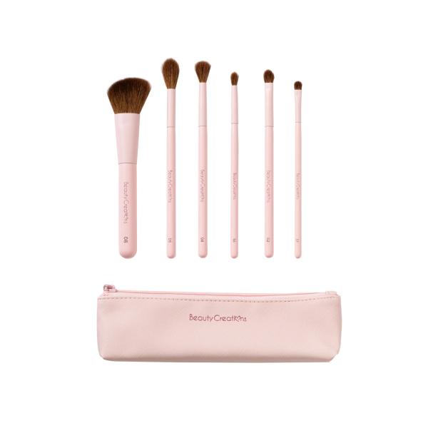 SET DE BROCHAS Y COSMETIQUERA REINDEER RIDE BEAUTY CREATIONS